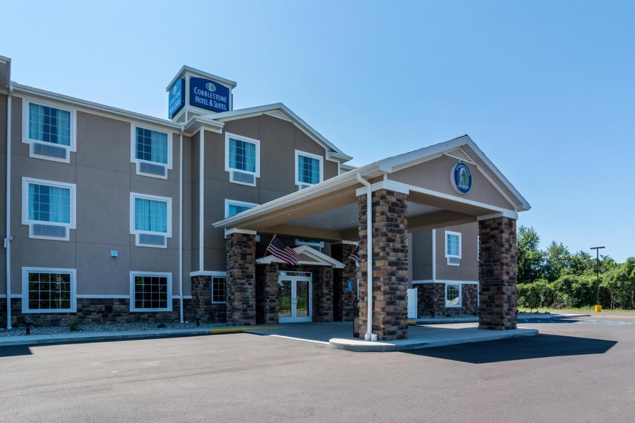 Cobblestone Hotel & Suites - Торрингтон Экстерьер фото