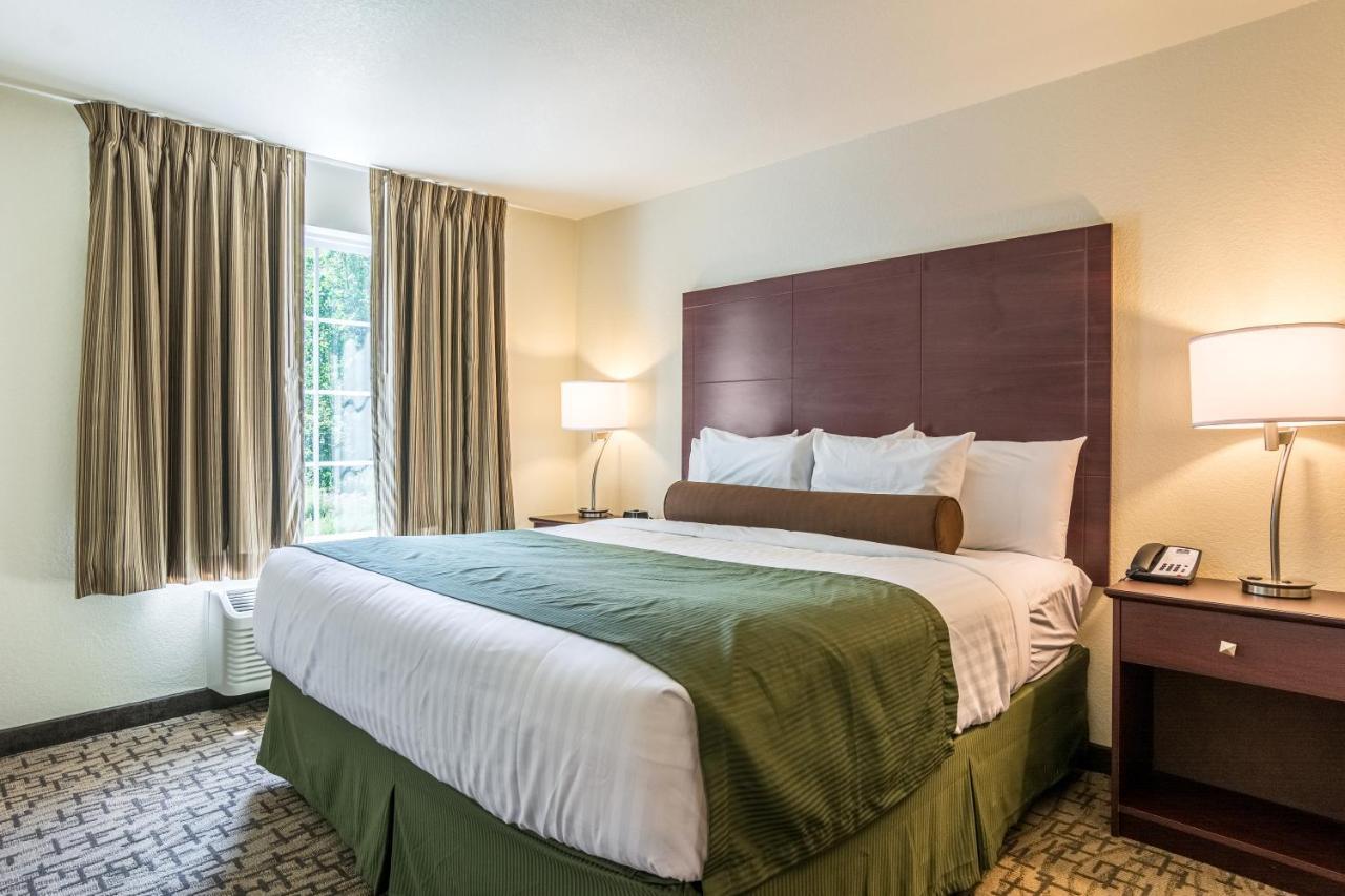 Cobblestone Hotel & Suites - Торрингтон Экстерьер фото