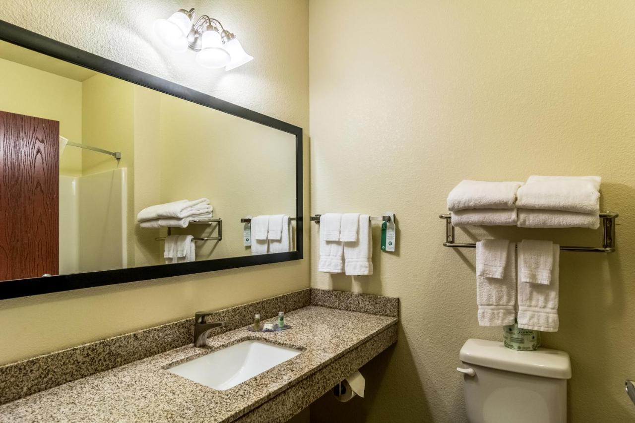 Cobblestone Hotel & Suites - Торрингтон Экстерьер фото
