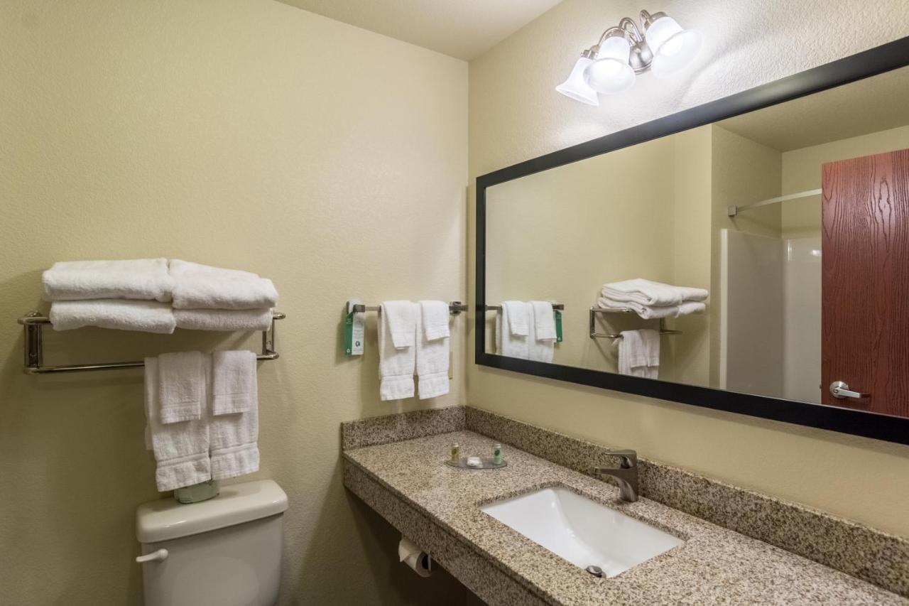 Cobblestone Hotel & Suites - Торрингтон Экстерьер фото