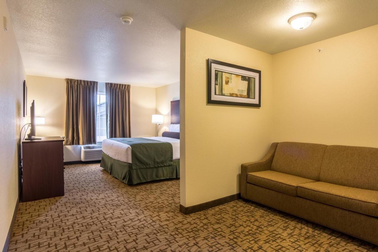 Cobblestone Hotel & Suites - Торрингтон Экстерьер фото