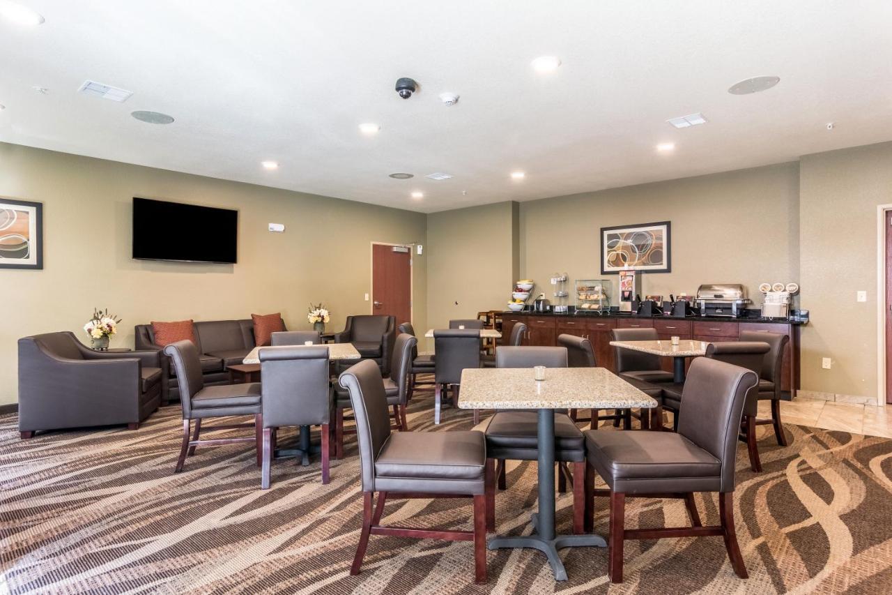 Cobblestone Hotel & Suites - Торрингтон Экстерьер фото