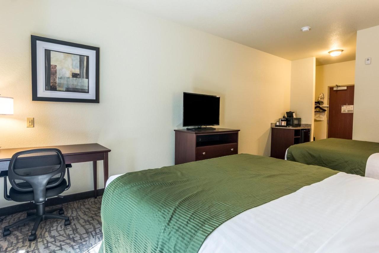 Cobblestone Hotel & Suites - Торрингтон Экстерьер фото