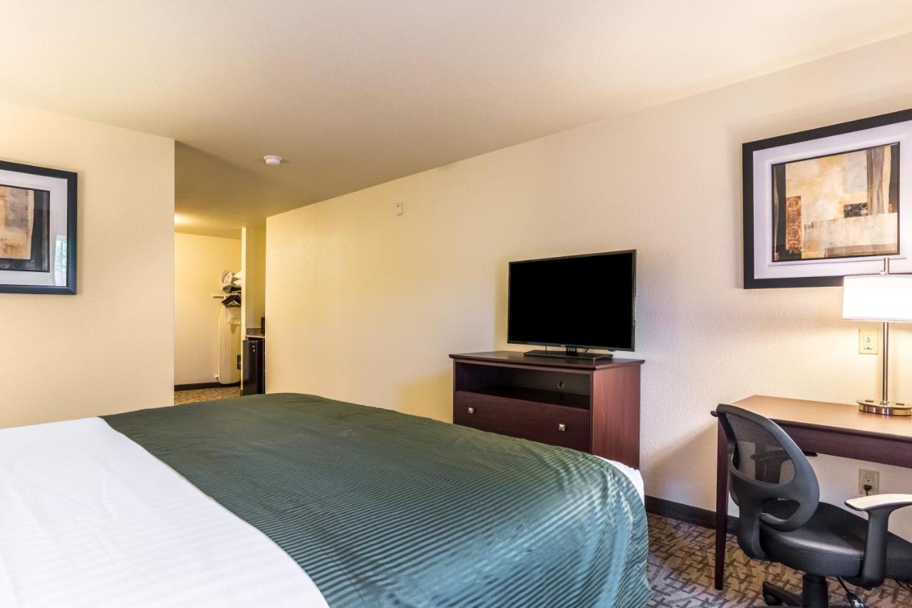 Cobblestone Hotel & Suites - Торрингтон Экстерьер фото