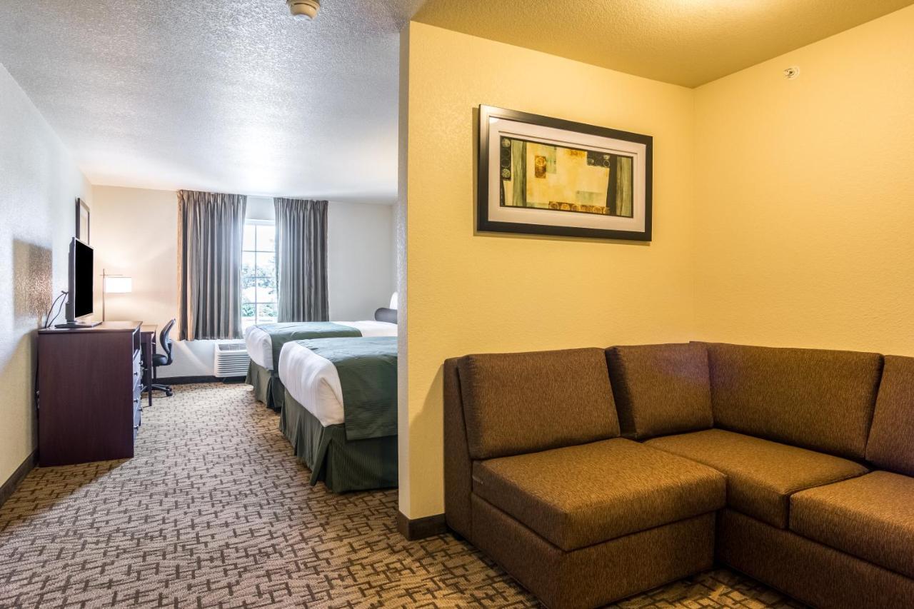 Cobblestone Hotel & Suites - Торрингтон Экстерьер фото