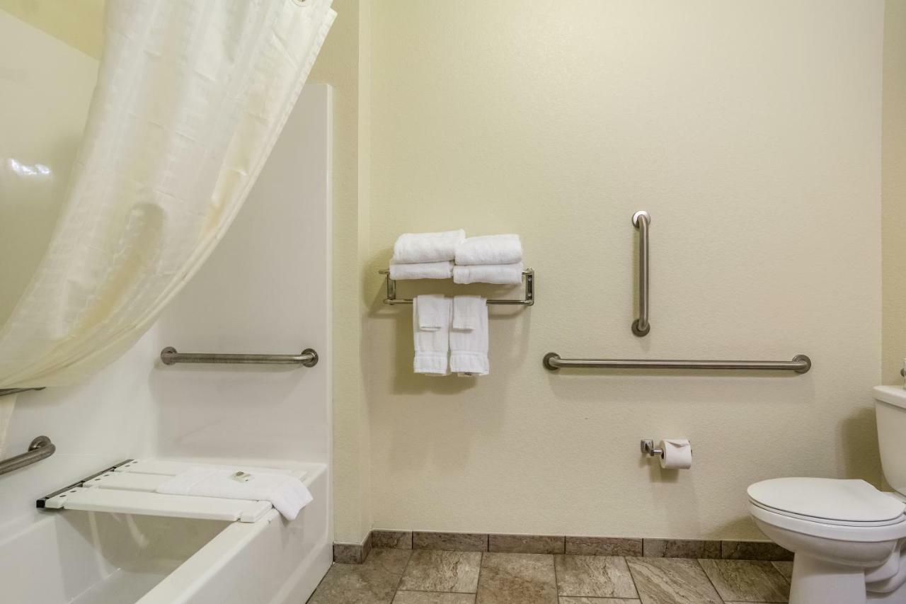 Cobblestone Hotel & Suites - Торрингтон Экстерьер фото