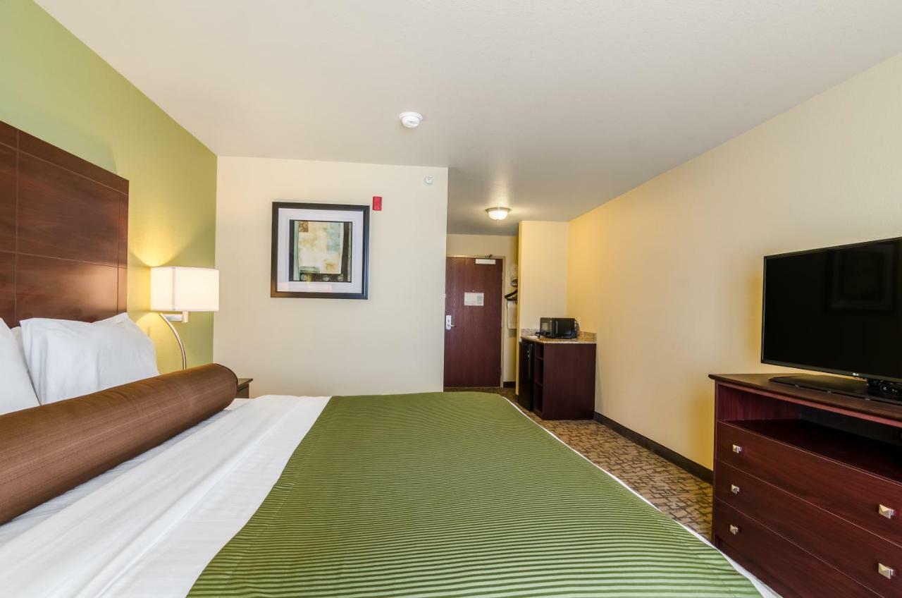 Cobblestone Hotel & Suites - Торрингтон Экстерьер фото