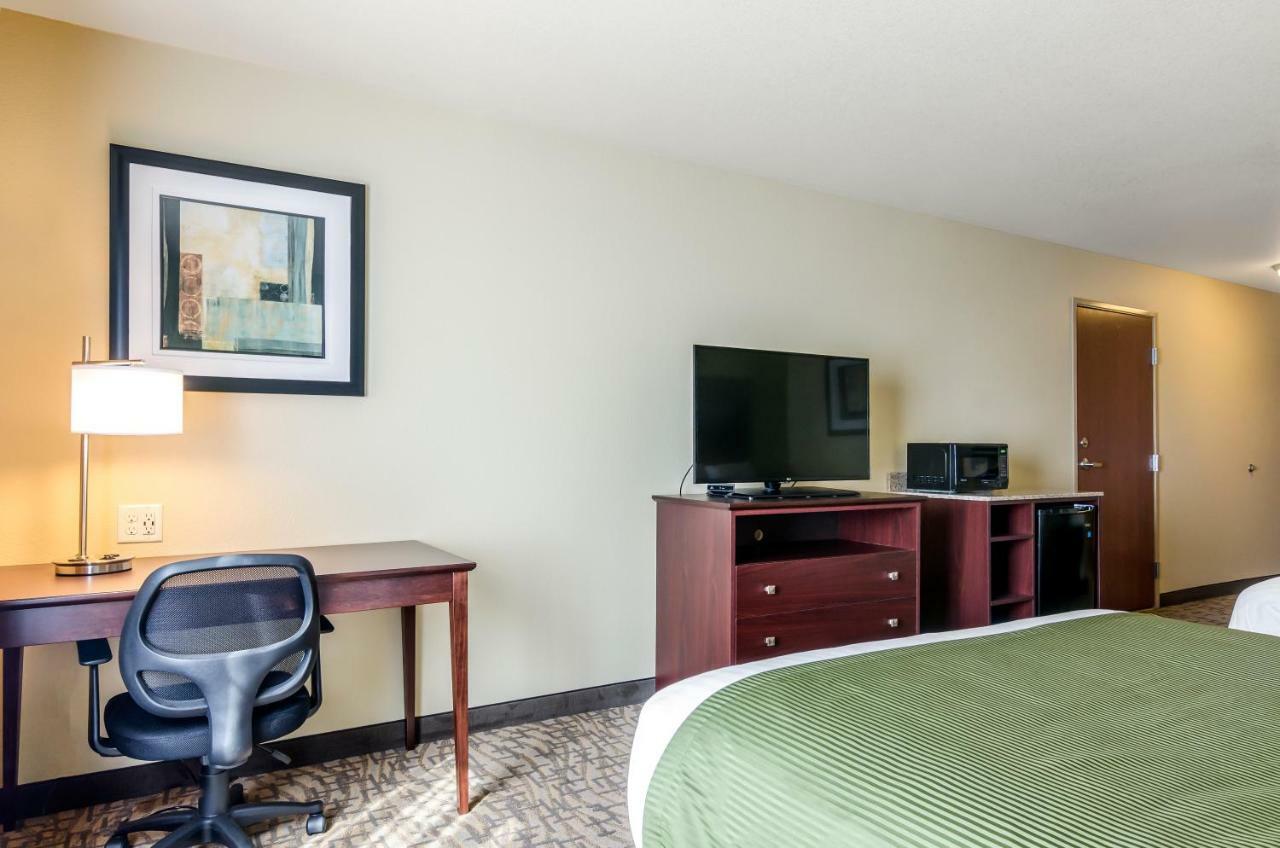Cobblestone Hotel & Suites - Торрингтон Экстерьер фото