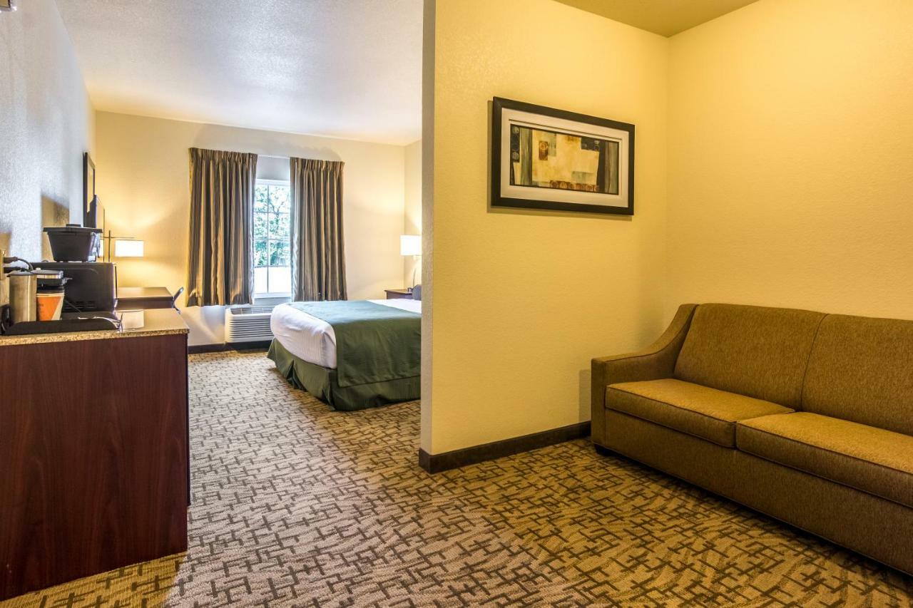 Cobblestone Hotel & Suites - Торрингтон Экстерьер фото