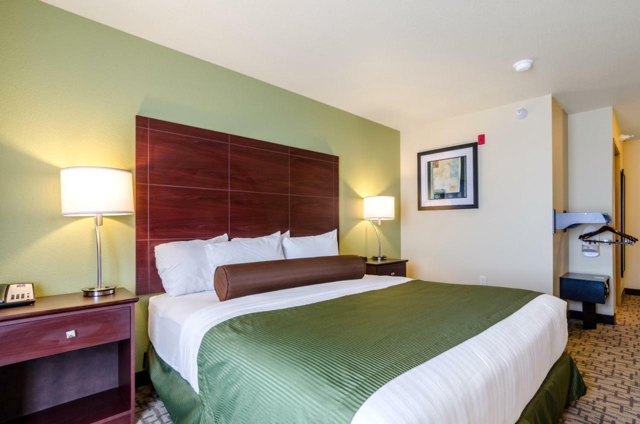 Cobblestone Hotel & Suites - Торрингтон Экстерьер фото